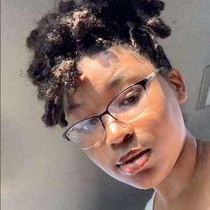 Meet your Posher, Nira